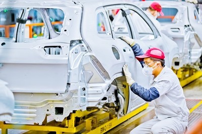 广汽菲克首款SUV自由光正式下线 11月初上市_汽车_中国网
